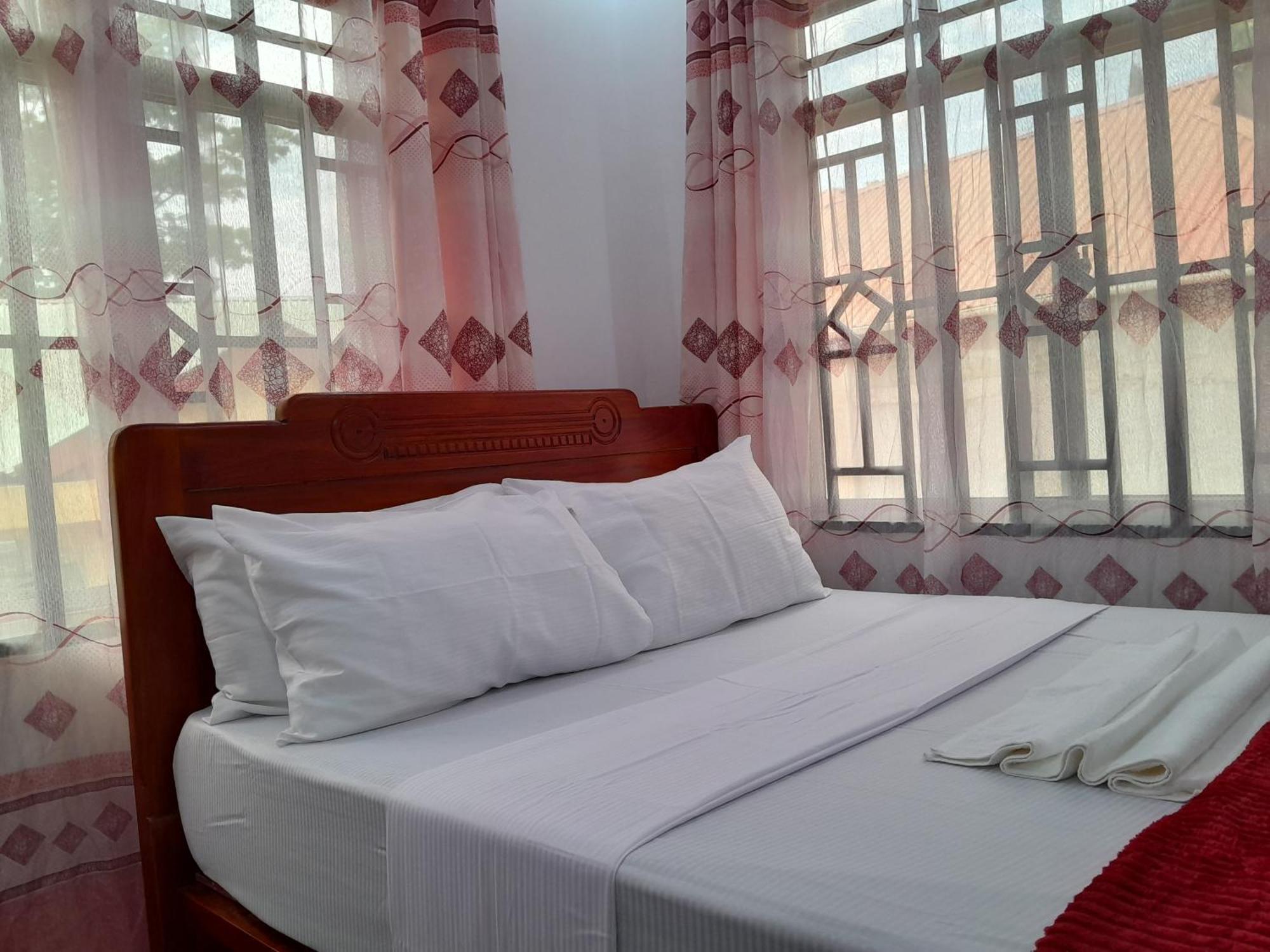 Valley Breeze Hotel 다르에스살람 외부 사진