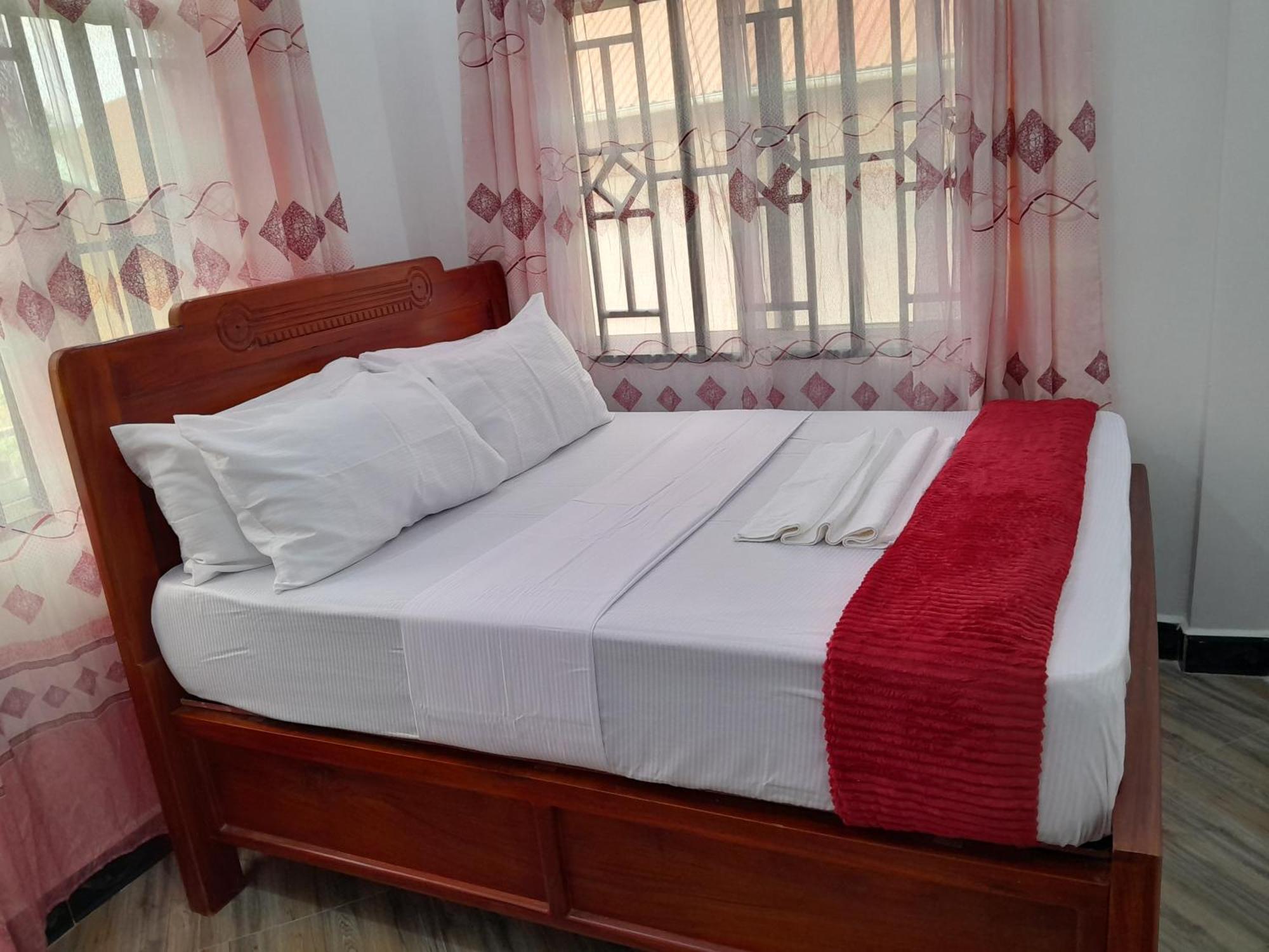 Valley Breeze Hotel 다르에스살람 외부 사진