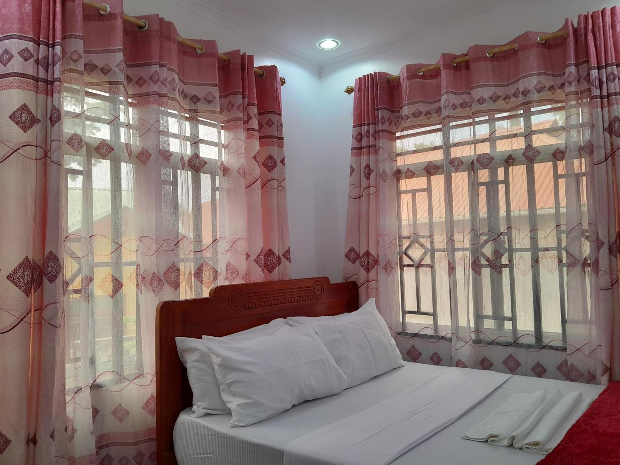 Valley Breeze Hotel 다르에스살람 외부 사진